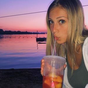 Meet your Posher, Brooke